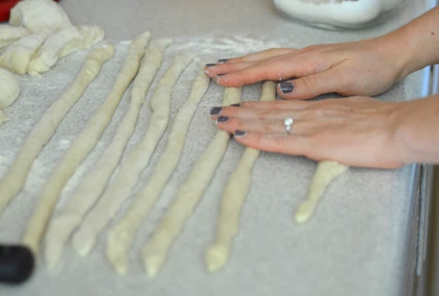 Rolled dough strings for pretzels