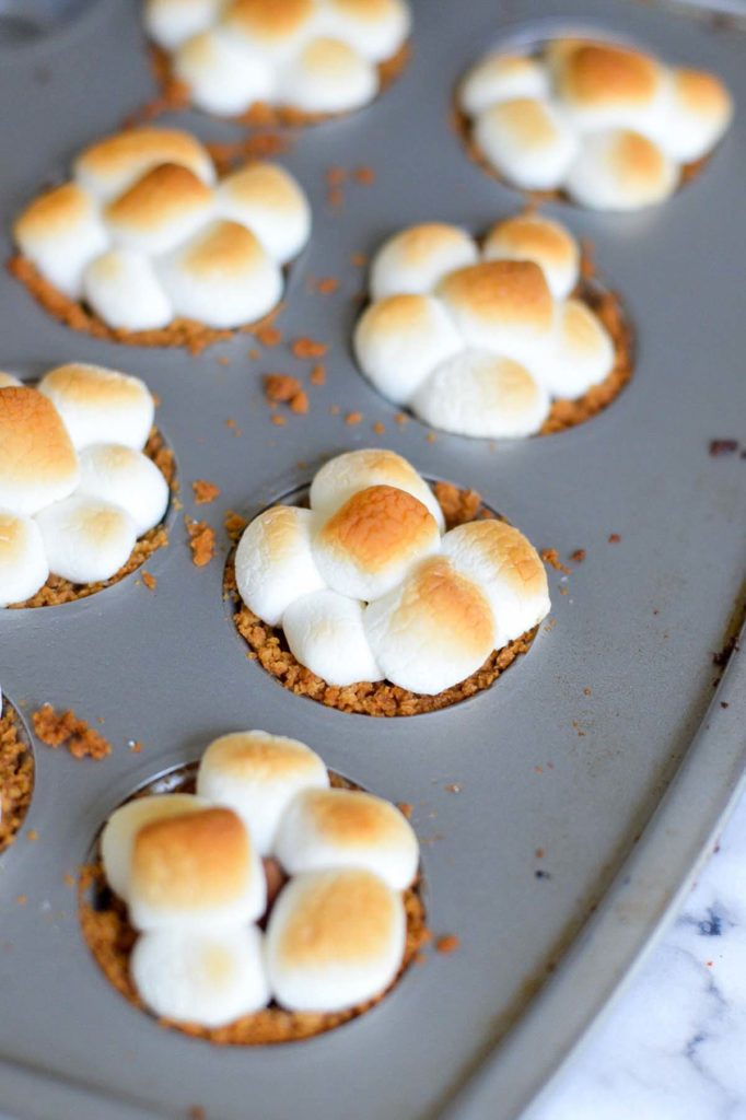 Mini S'mores Tarts {s'mores in the oven} | Luci's Morsels