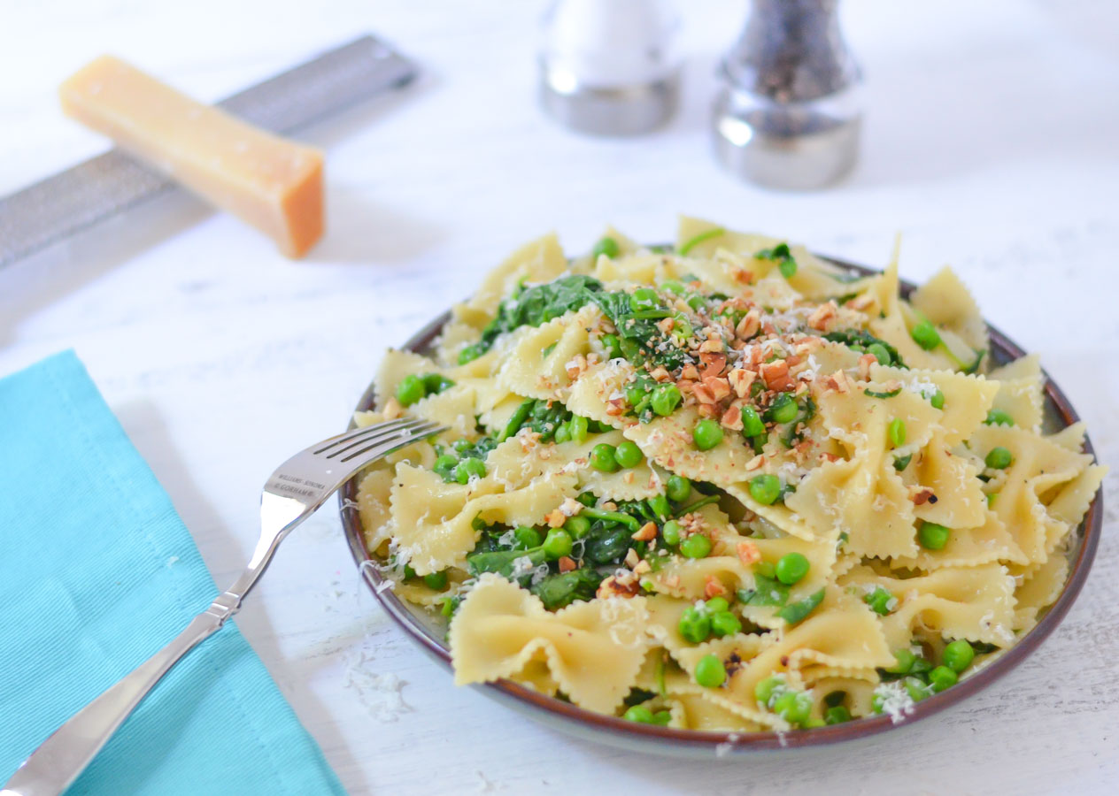 One Pot Peas + Noodles Dish - Easy Vegetarian Pasta Recipes