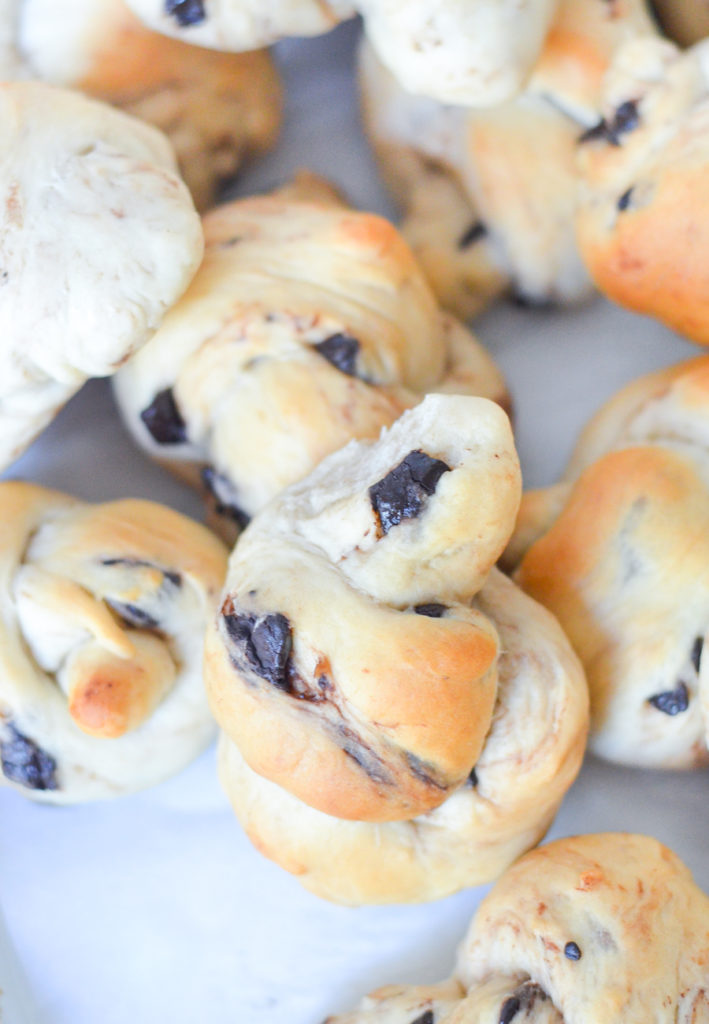 Yummy Choco Rools Chocolate Rolls {Sweet Breakfast Rolls w. Chocolate Chunks}