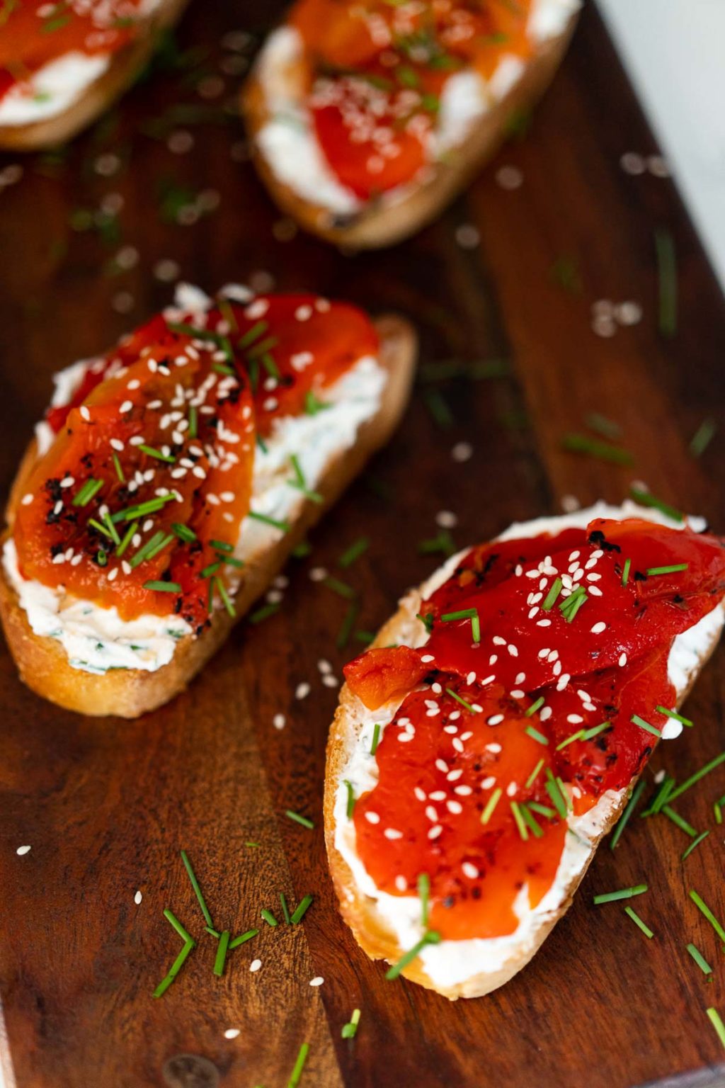 Red Toasts Roasted Bell Pepper Toast w. Herbed Goat Cheese