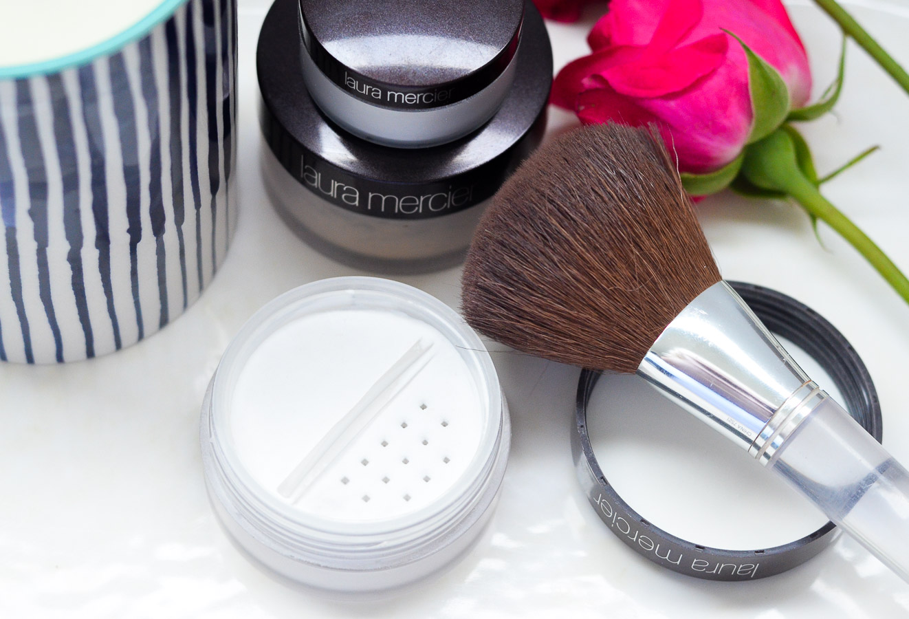 Laura Mercier Invisible Setting Powder Review