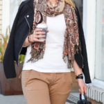 Women's Khaki Pants Outfit for Spring w. Black Flats