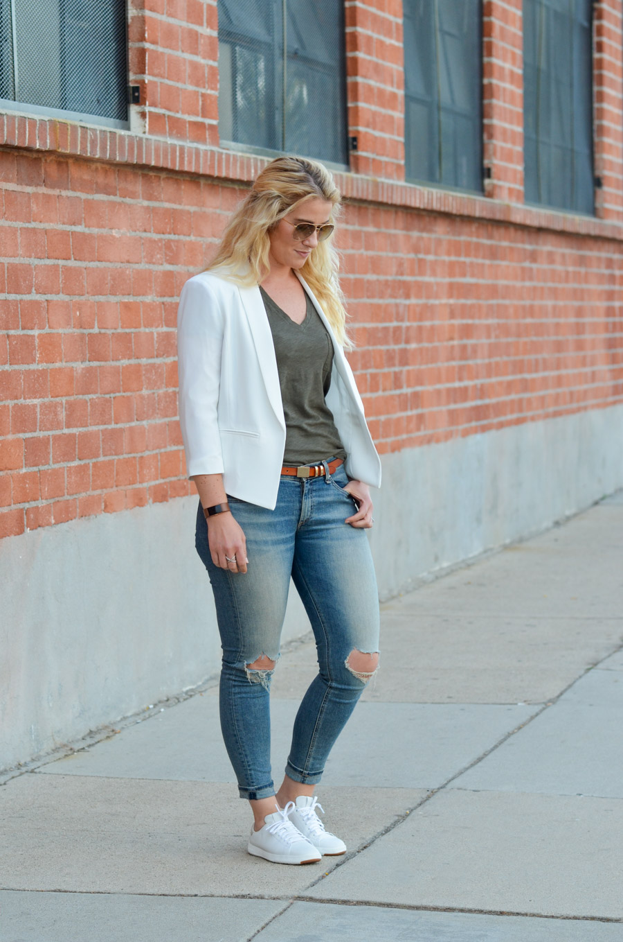 How to Wear Jeans with White Sneakers + Blazer Outfit