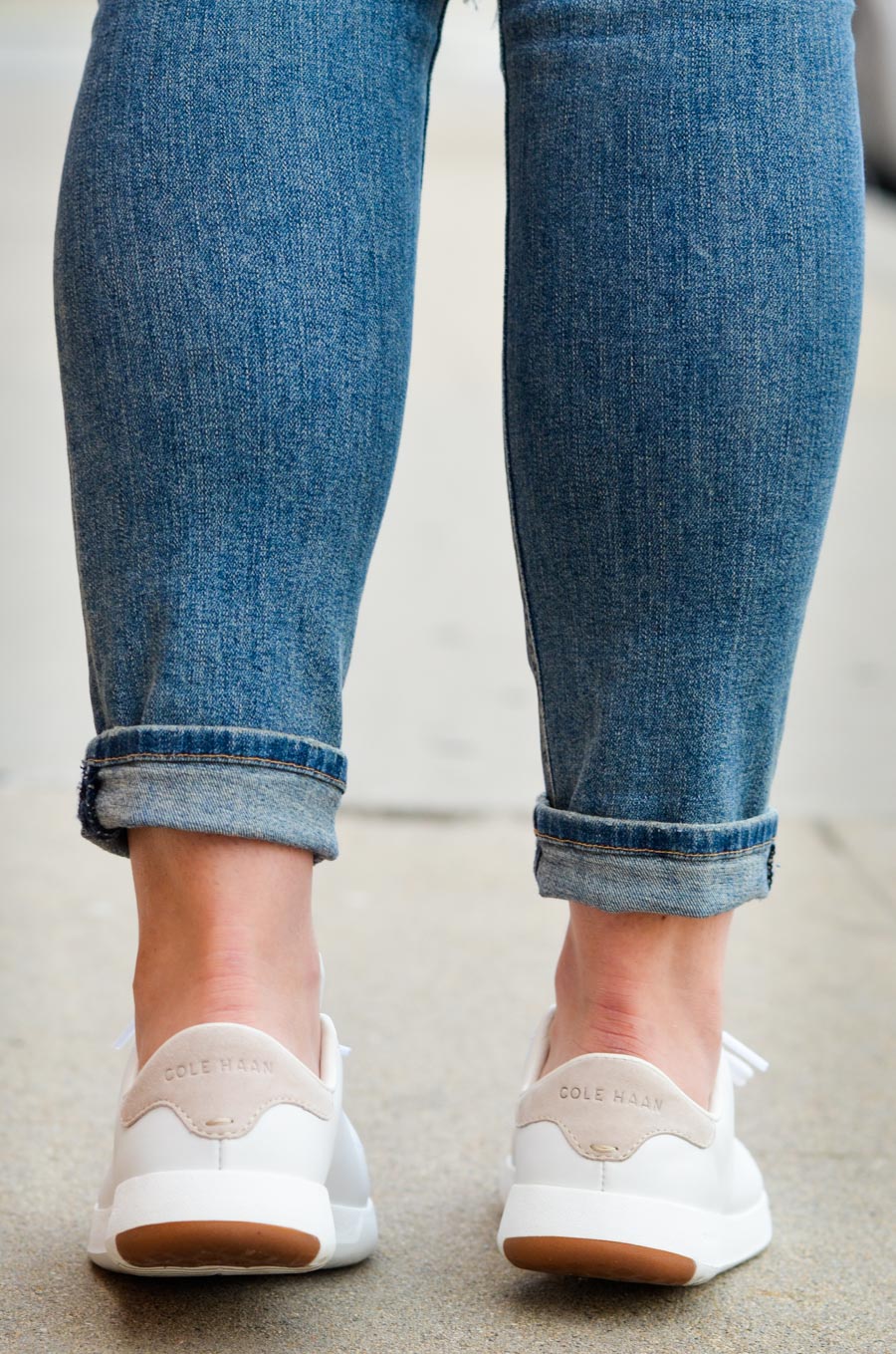 How to Wear Jeans with White Sneakers + Blazer Outfit