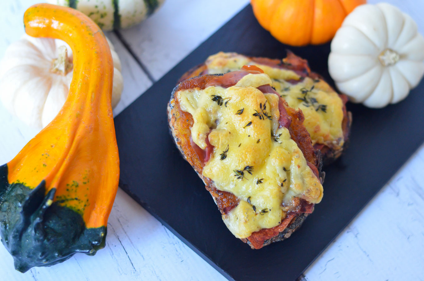 Pumpkin Butter Prosciutto Toast - Tartine w. Gouda Cheese Recipe #prosciutto #appetizer #cheesetoast #easyappetizer #smallbites #pumpkin #fallfood #fallappetizer #LMrecipes