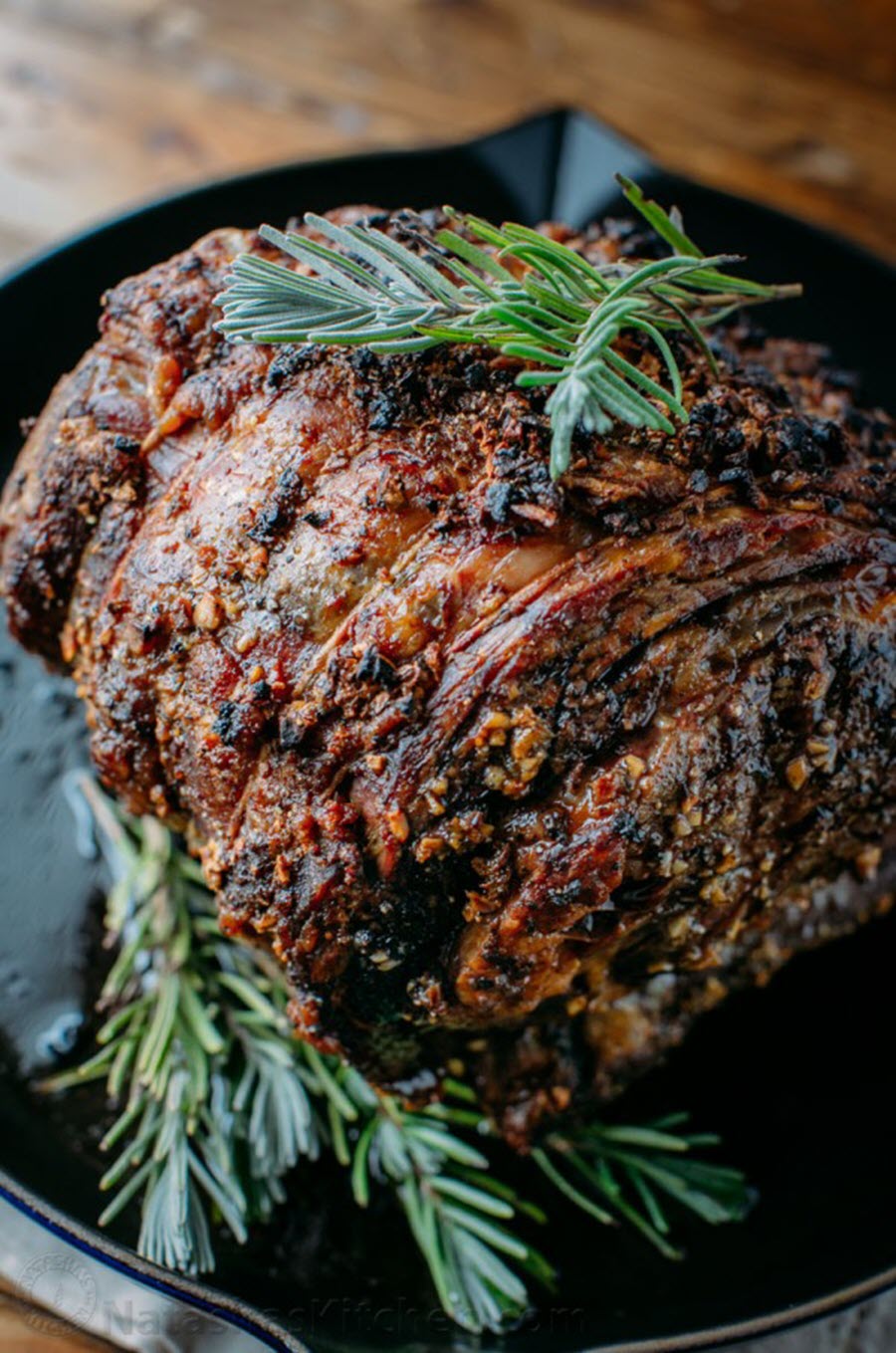 Holiday Christmas Wine Pairings for Every Meal - What wine goes with Prime Rib, Roast, + Brisket