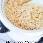 Try white rice and rice quinoa blends in this easy homemade recipe. How to Make Best Rice in Rice Cooker Ratio as well as How to Cook Quinoa in a Rice Cooker. #rice #quinoa #brownrice #ricecooker #easydinners #kitchenhacks #lifehacks #LMrecipes