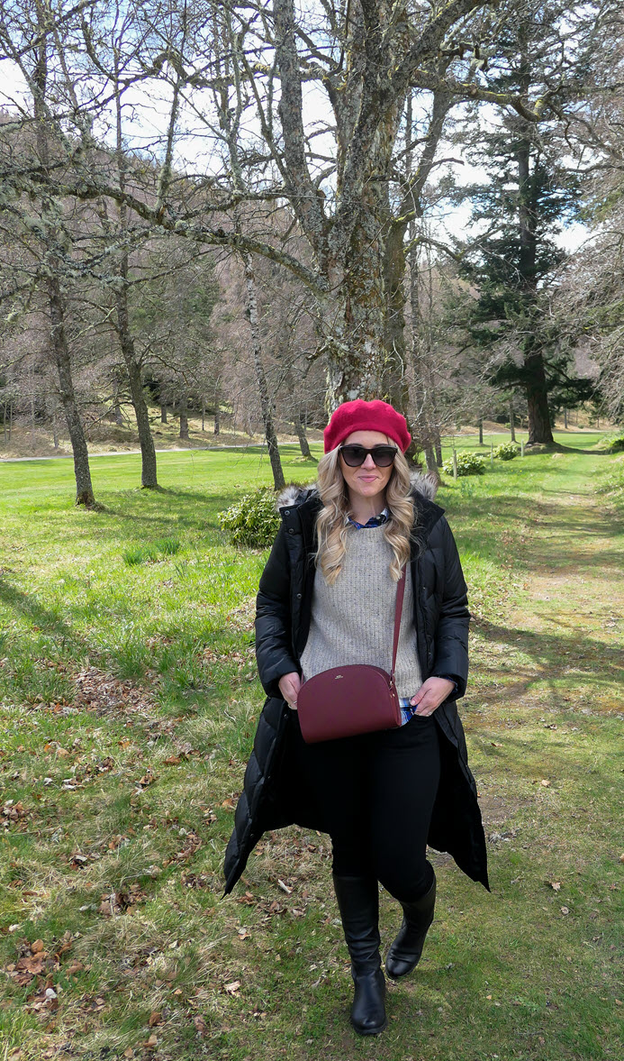 What to Wear in Scotland in Springtime. Edinburgh in April. What to wear to Balmoral Palace in April/May. #travel #travelblogger #springfashion #springstyle #ootd #scotland #whattowear