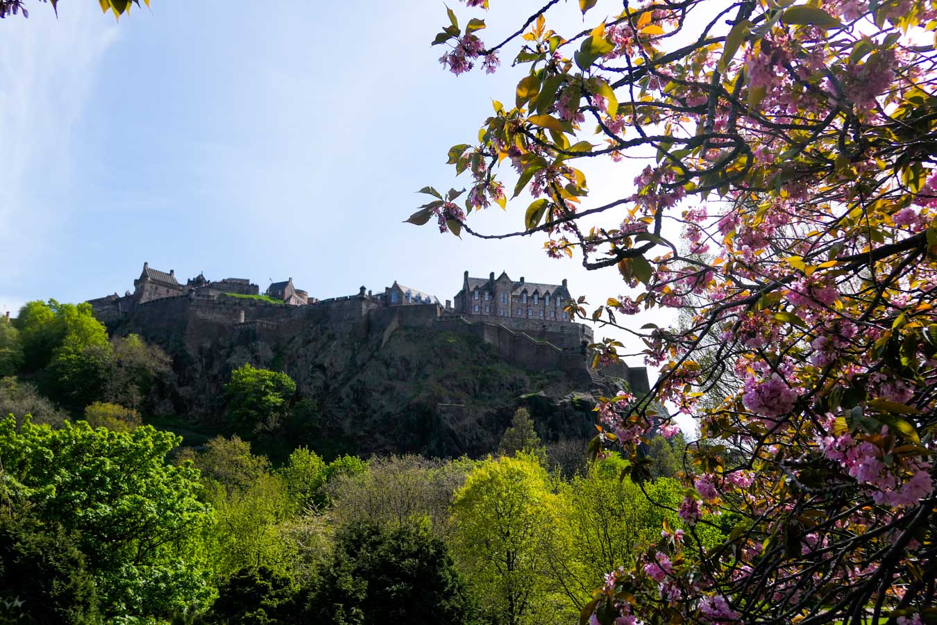 Scotland Palaces + Castles to Visit - Edinburgh Castle