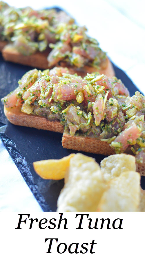 Tuna Tartare Toast Tartine. Sushi grade tuna steak mixed with delicious pesto, and a secret ingredient for flavor and crunch. Also sharing the secret to perfect pesto! - Zinque Cafe #LMrecipes #tuna #sushi #fish #appetizers #recipe #foodblog #foodblogger #healthy #pescetarian #healthyblogger #food Fresh Tuna Toast Tartine