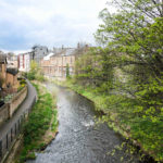 A guide to Stockbridge Edinburgh Restaurants + What to Do. Enjoy this small Edinburgh area with coffee and food recommendations as well as where to get a drink! #travel #scotland #edinburgh