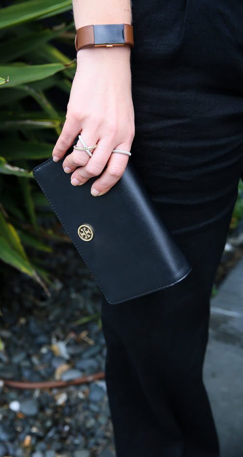 Tory Burch Robinson Review - Tory Burch Clutch #fashion #outfitideas #summer #toryburch #accessories #clutches #purses #handbags #fashionblog #fashionblogger