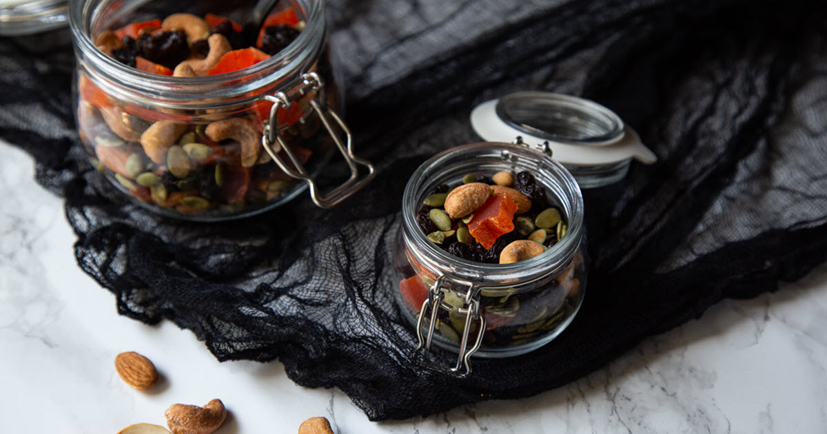 Halloween Trail Mix {Healthy Black + Orange Snack}