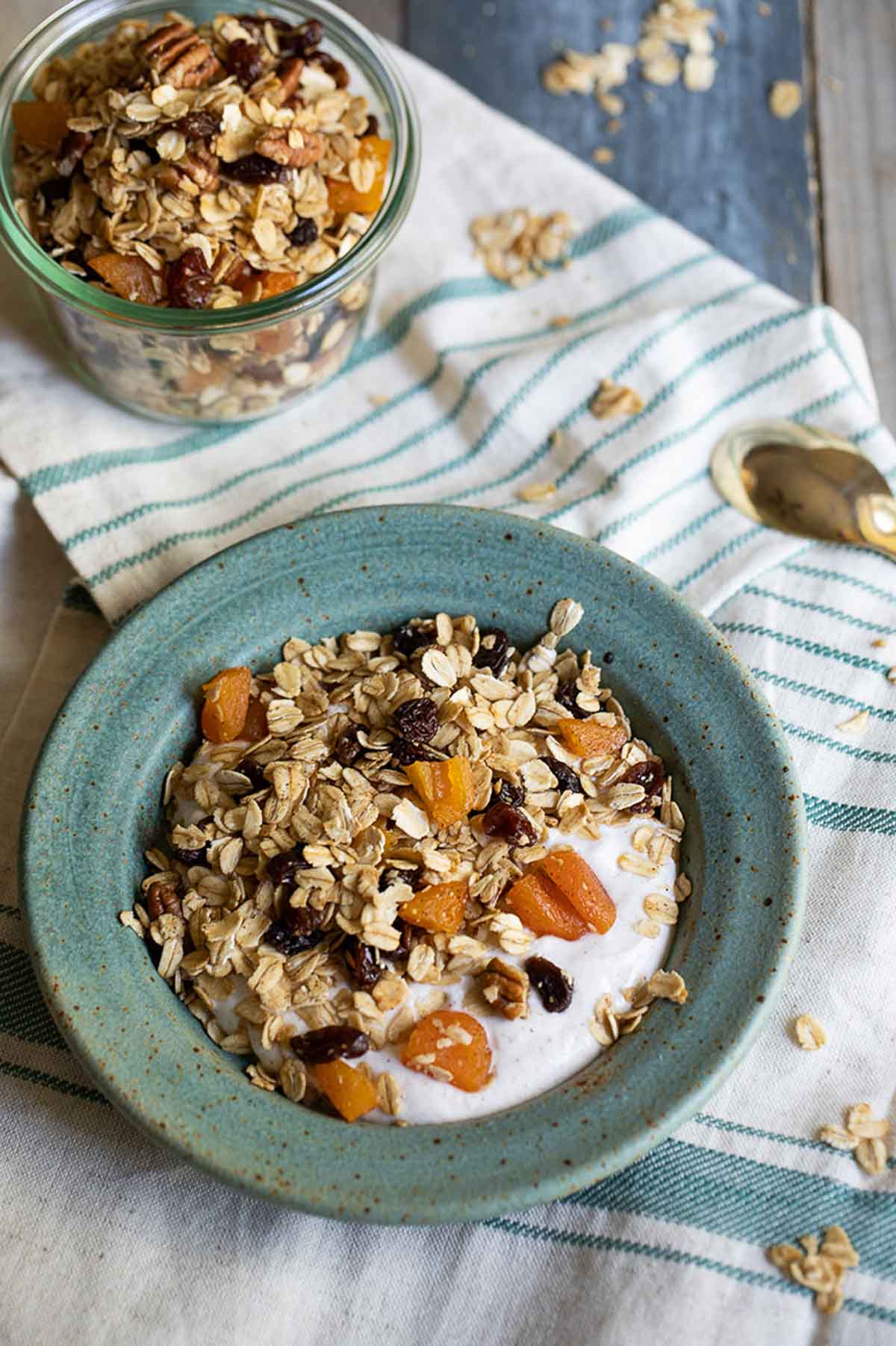 Yoghurt with cereals