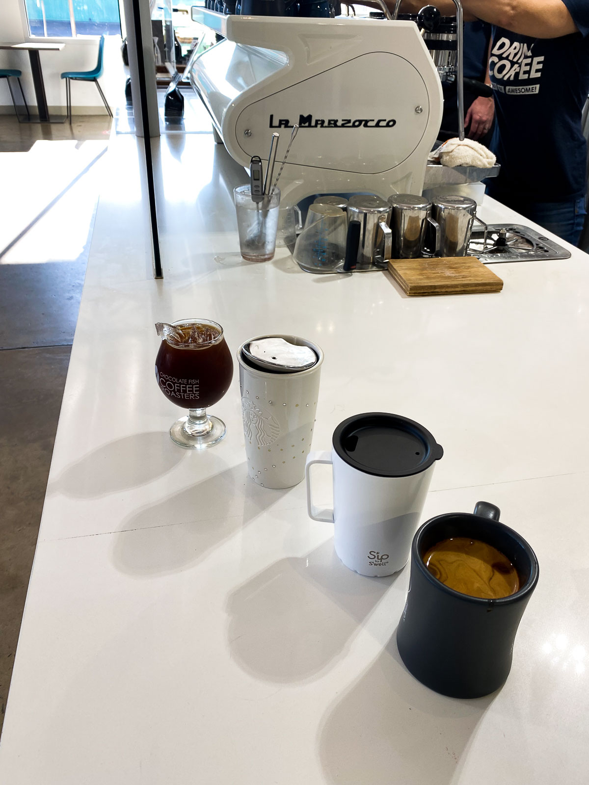 Reusable coffee cups at the coffee shop - how to avoid microplastics