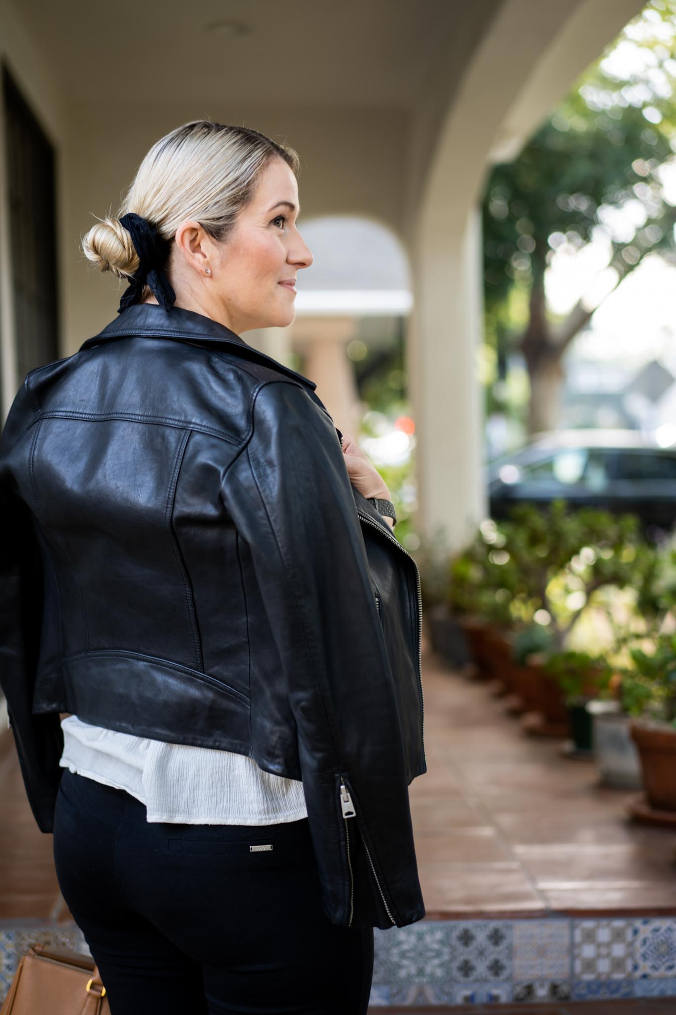 Minimalist Wardrobe - Luci wearing black leather jacket 