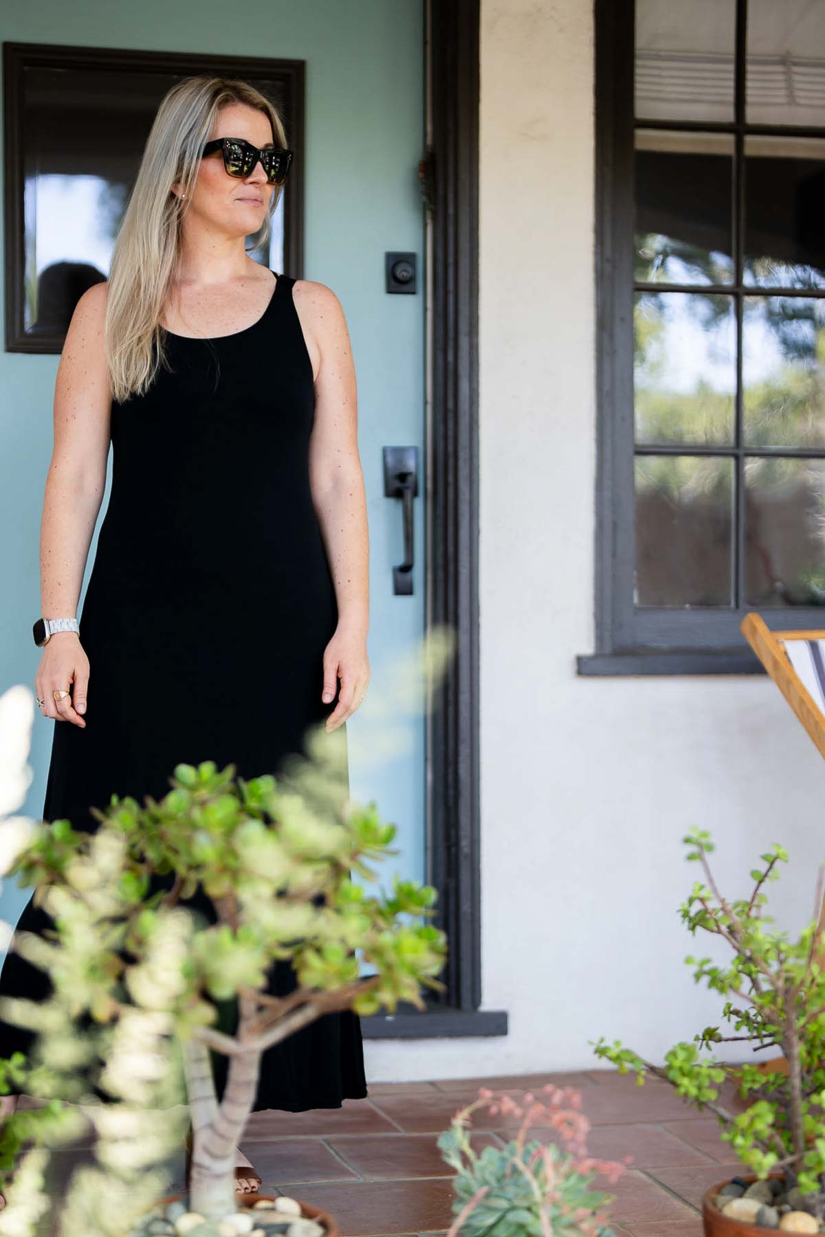 Black tank deals dress outfit