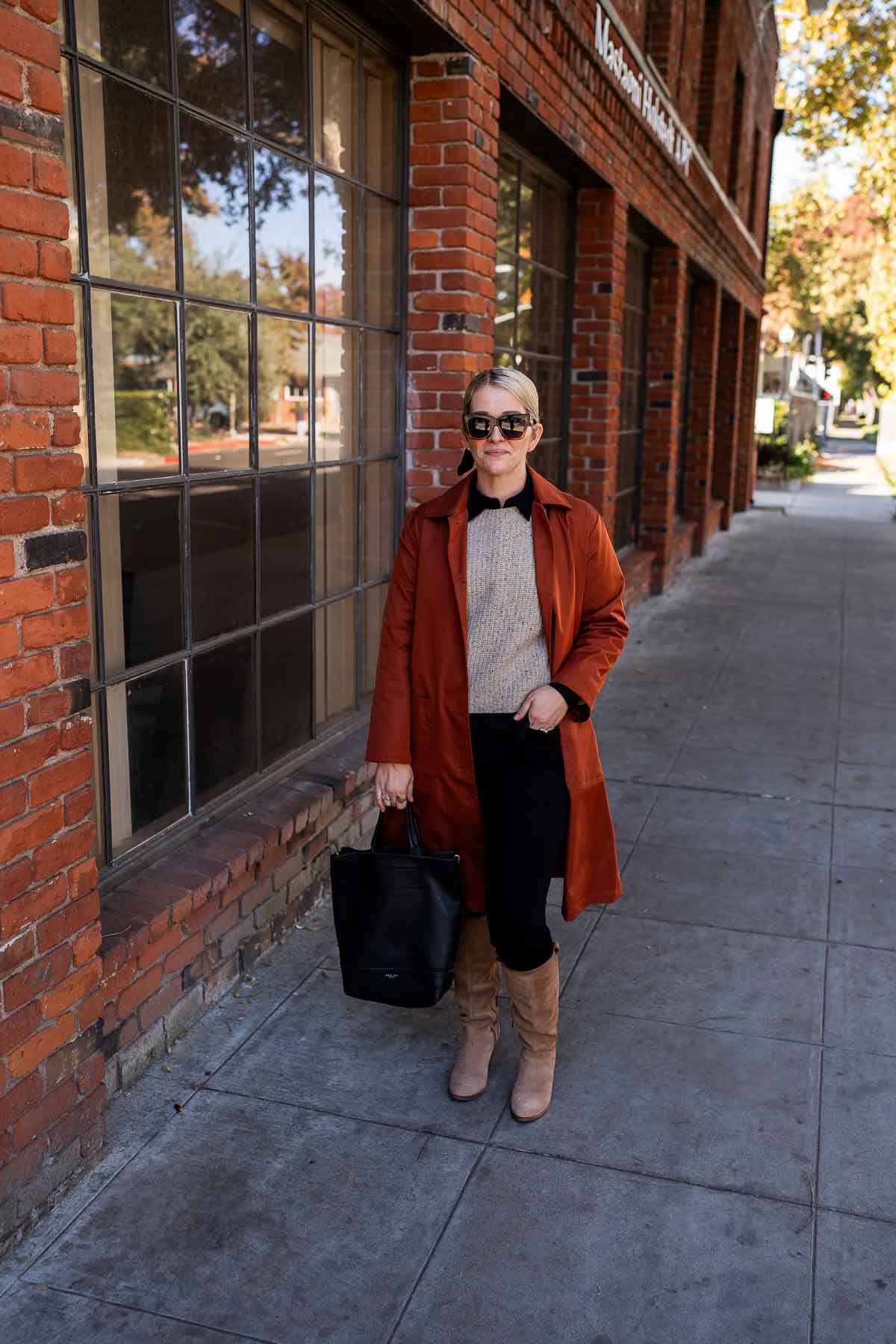 Brown Boots with Black Jeans Outfit for Women