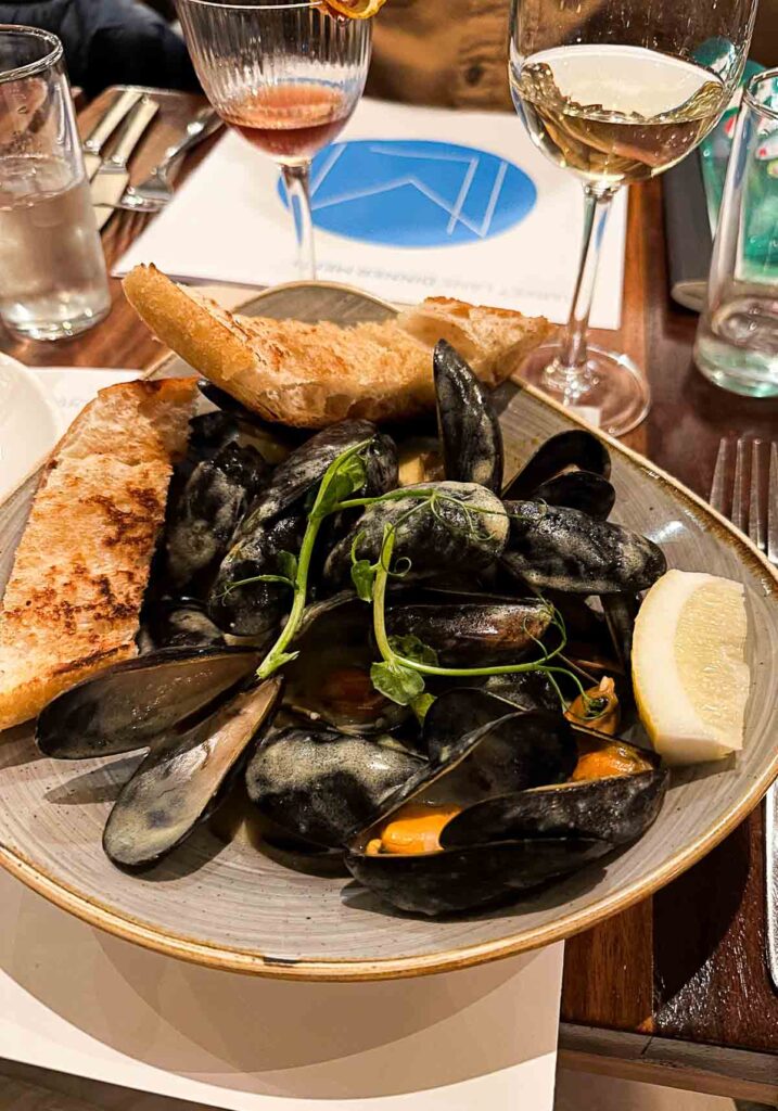 Things to do in Cork, Ireland - Mussels and bread in bowl