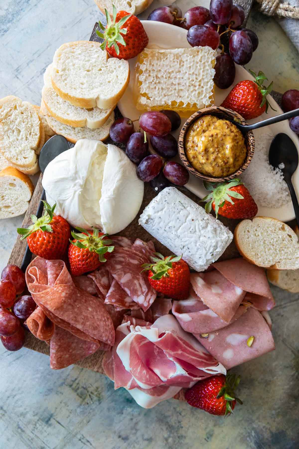 Small Charcuterie Board Ideas (How to Build the Perfect Board for 2–6 People)